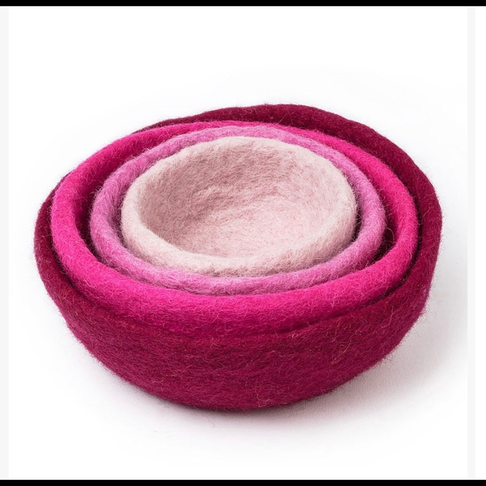 NWT RED & PINK WOOL NESTING BOWL SET